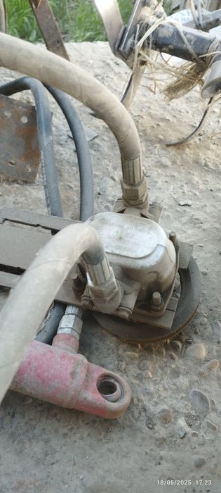 Silindr, inshi 10 lik, rasplidatel , VA 5 ta gidravlik shlanka sotilad