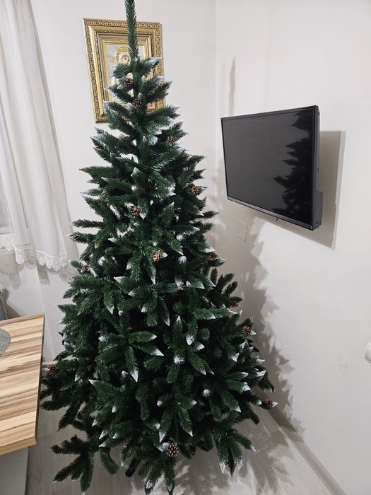 Brad artificial lux nins si conuri 220 cm NOU