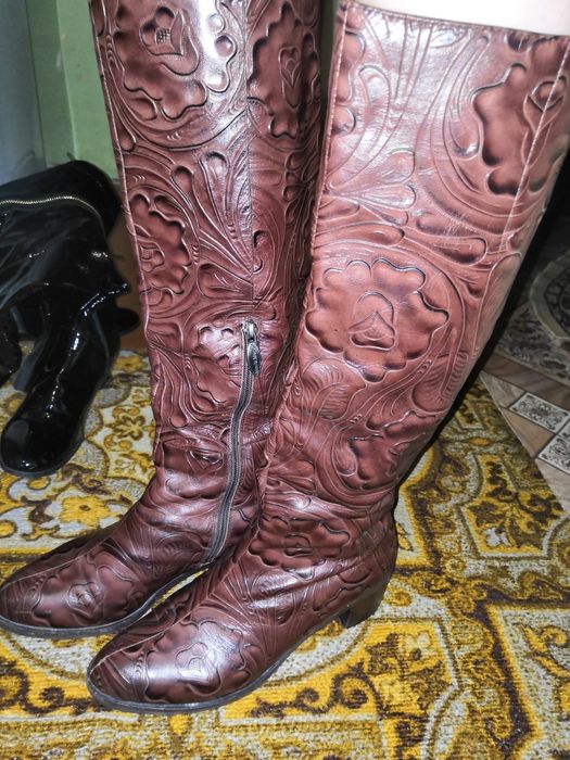 Срочно, срочно сапоги.