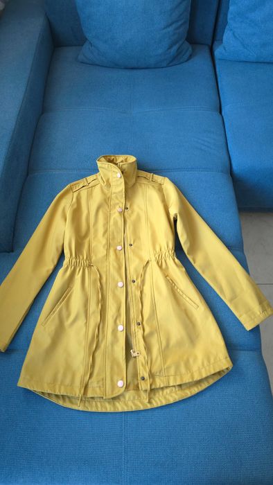 Палто цвят горчица