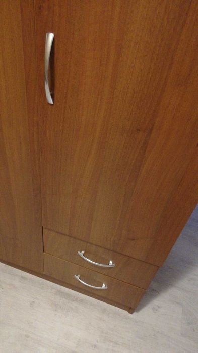 Трикрилни гардероби с надстройки. Цена 280лв.за брой.