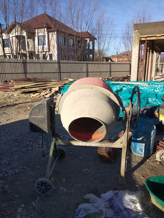 Mânusi betoniera 180 cm ca și noua