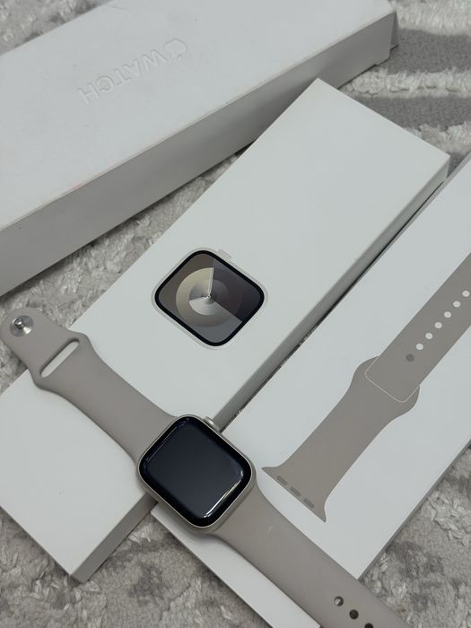 Apple Watch / series 9 / 41 mm / aluminium ceramic case