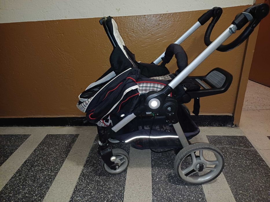 Комбинирана количка Teutonia. Много удобна.  Подарък Зимен чувал и гър