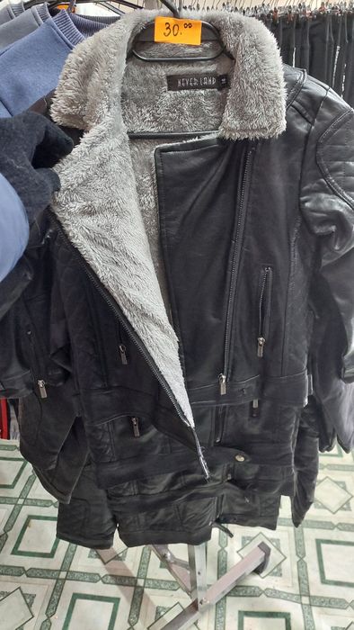 На едро-детски,дебели кожени якета