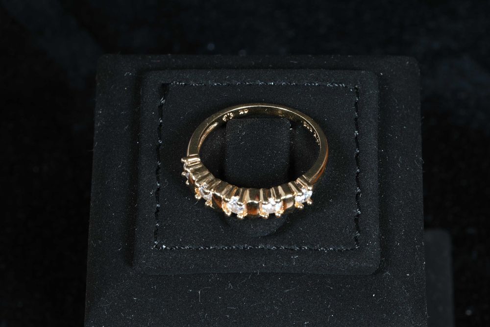 Златен Пръстен Халка 585 ( 14к) с Цирконий 2.98 грама Размер 54 1/2