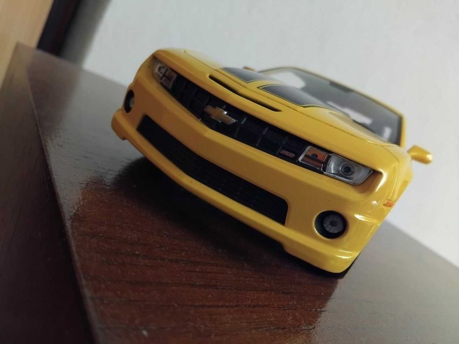Chevrolet Camaro мащаб 1 18 Maisto с меко окачване, нов! Колекционерска коламетална количка !