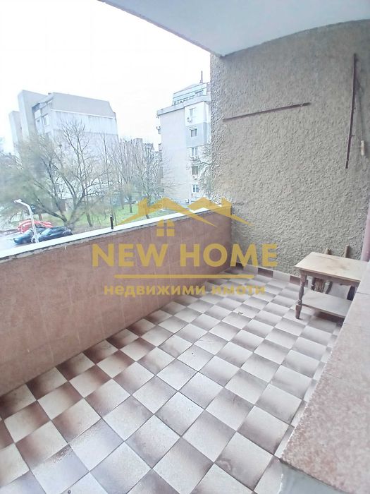 Светъл, слънчев, топъл апартамент под наем.