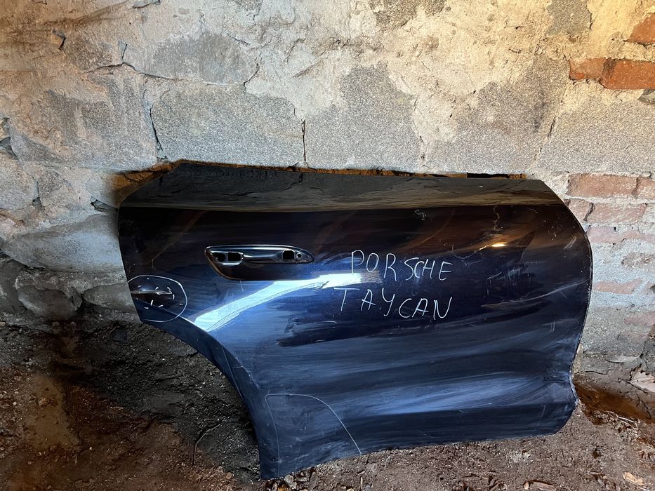 Porsche Taycan 2021 калник десен,задна дясна врата,ляв панел