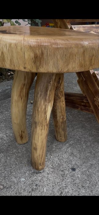 Măsuță de cafea handmade din lemn masiv – model unicat