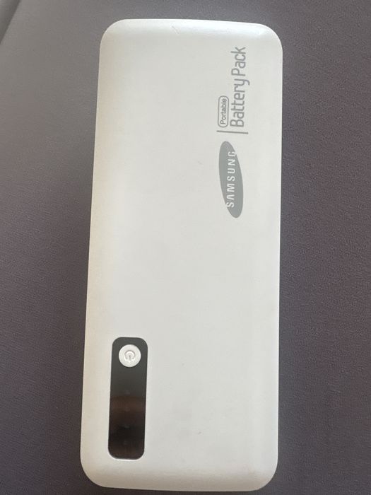 Портативный внешний аккумулятор (Power Bank) производства Samsung.