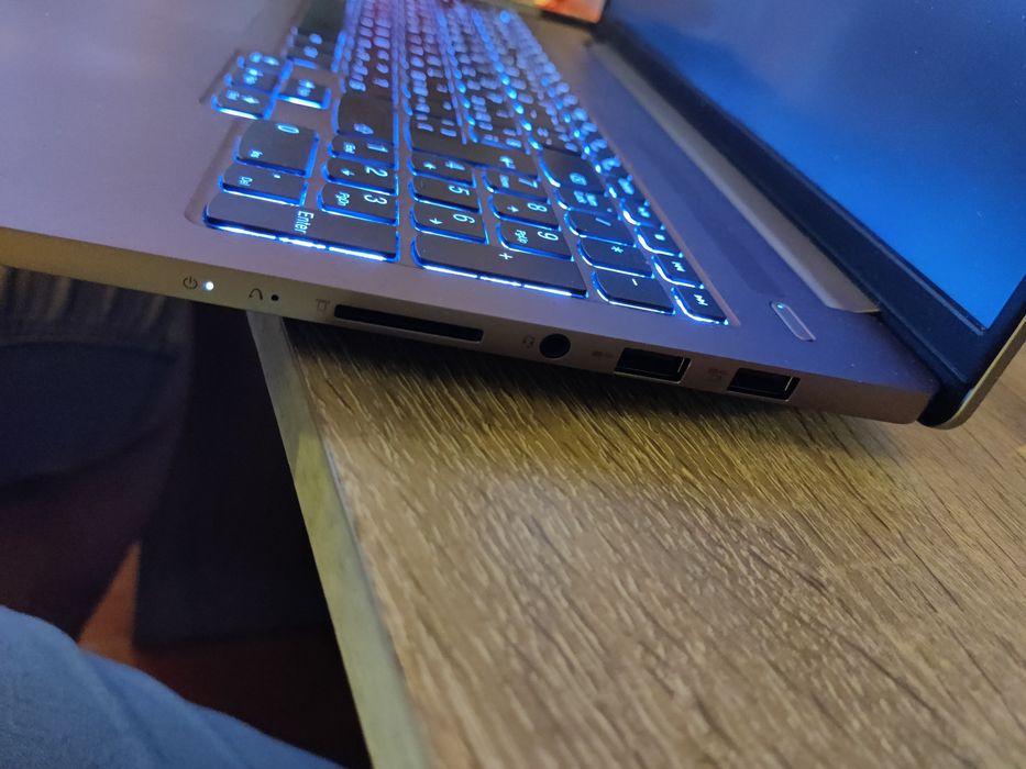 Продавам Lenovo IdeaPad Pro 5