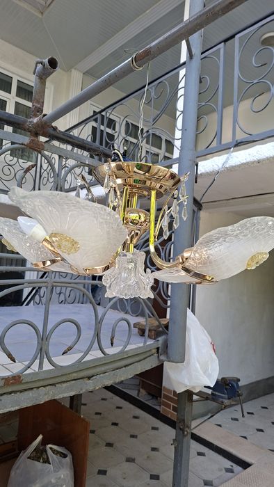 Срочно продам Люстра