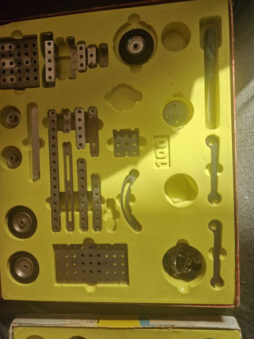 Стари метални конструктори от ГДР с номера 100, 101 и 200