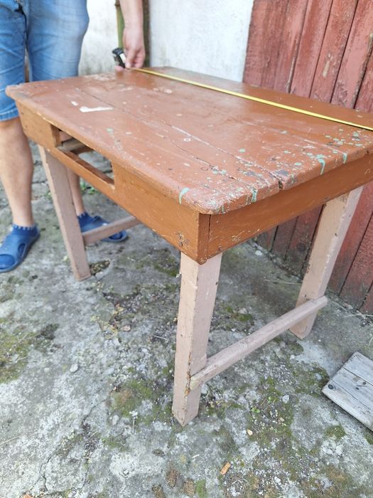 Ретро маса гитинакс и стари дървени маси