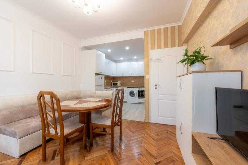 Дава се под наем Двустаен апартамент в Бургас, Лазур - 65 кв.м за 459 € - Снимка #2