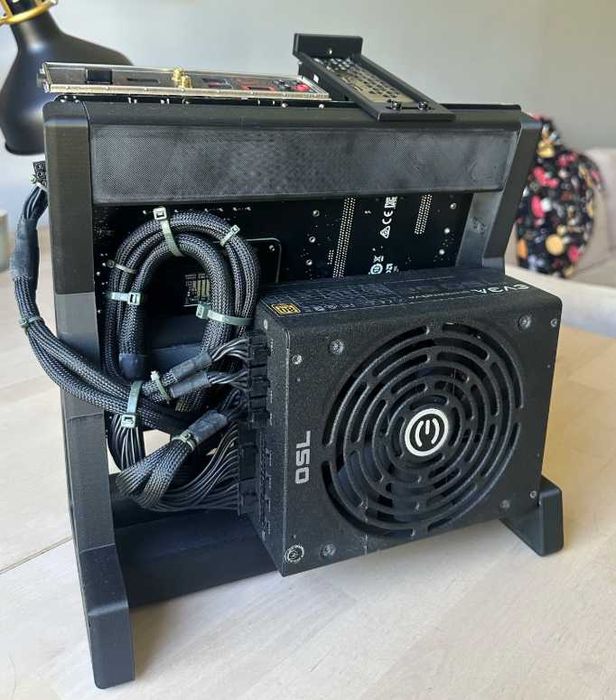Carcasa PC Open Frame ATX – Design Minimalist