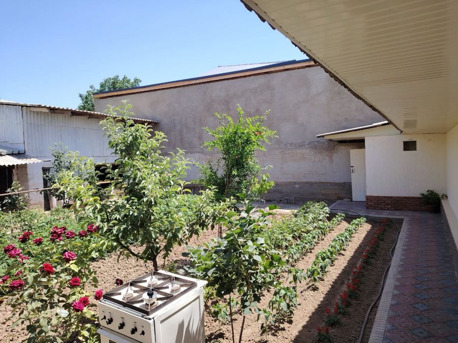 Yaxshi holatda uy sotiladi