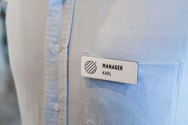 Магнитные бейджики, бейджики с лентами, значки, брелки из акрила