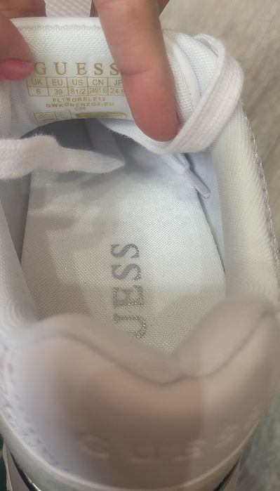 Дамски бели сникърси Guess