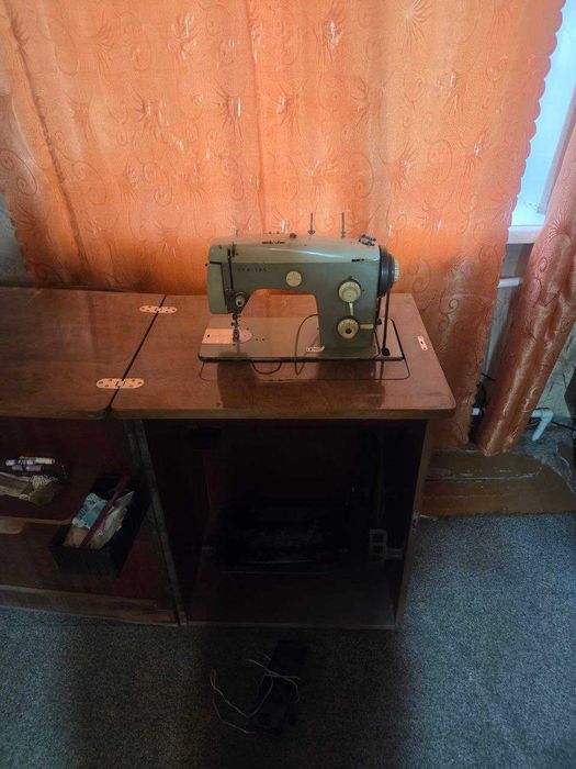 швейная машинка чайка 132м  и веритас