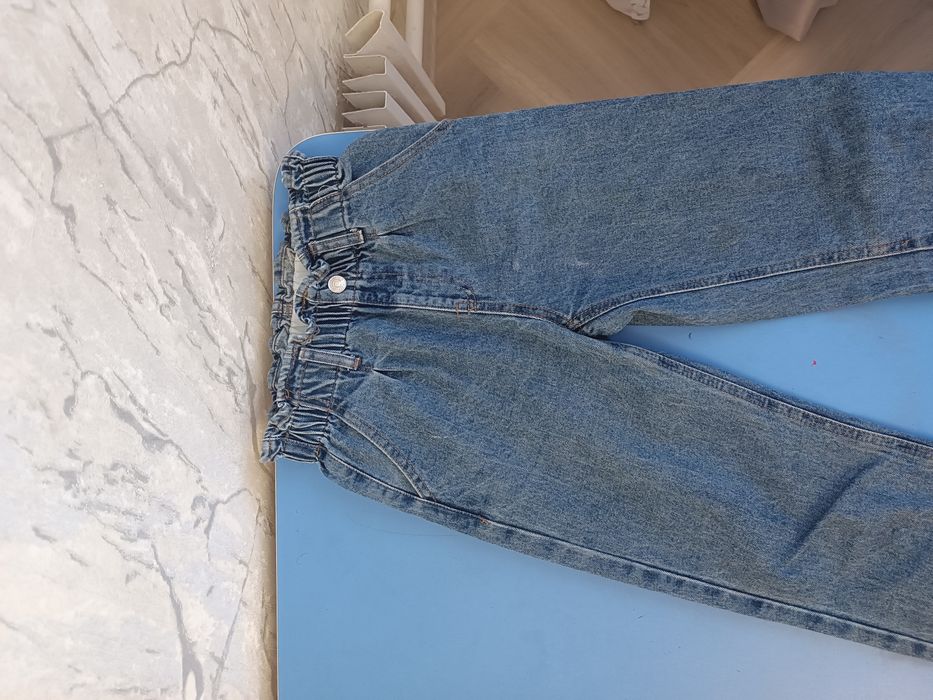 Продам джинсы на девочку