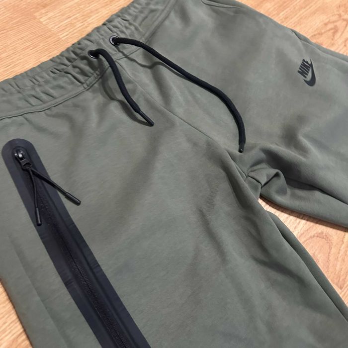 Nike Tech Fleece Shorts (M)