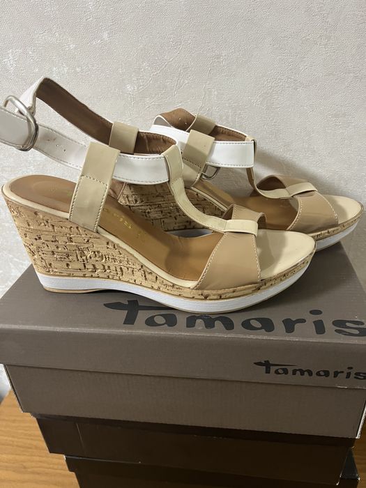 Продам босоножки