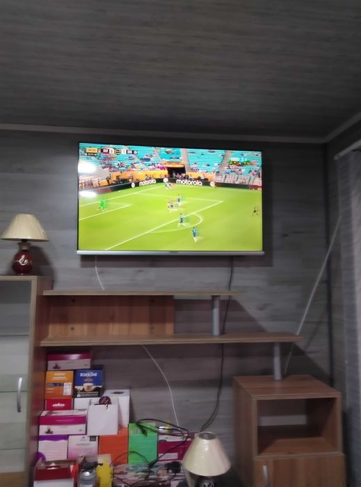 Продавам тв Star-Light 43smart