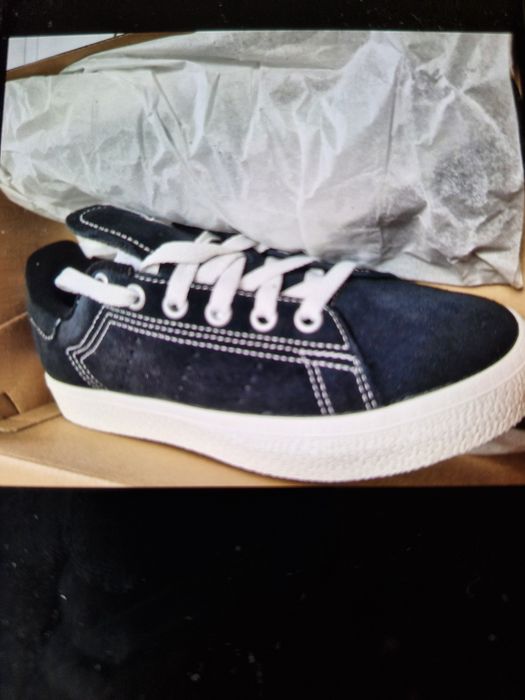 Adidadi dama Stan Smith si Steve Maden