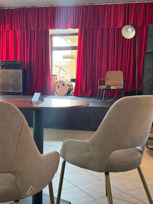 20 scaune gri comode