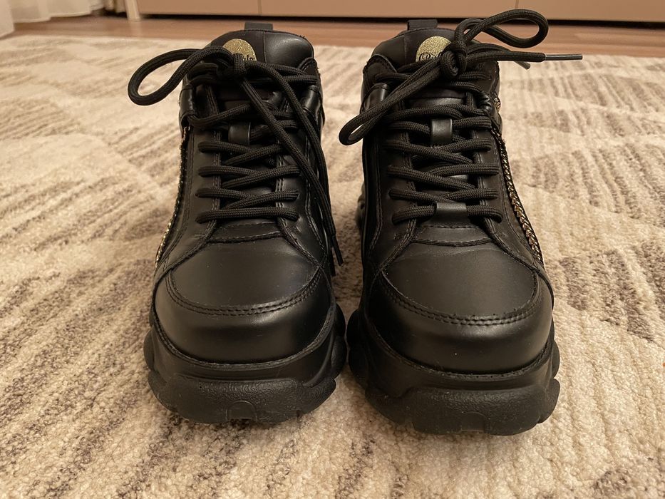 Adidași Buffalo