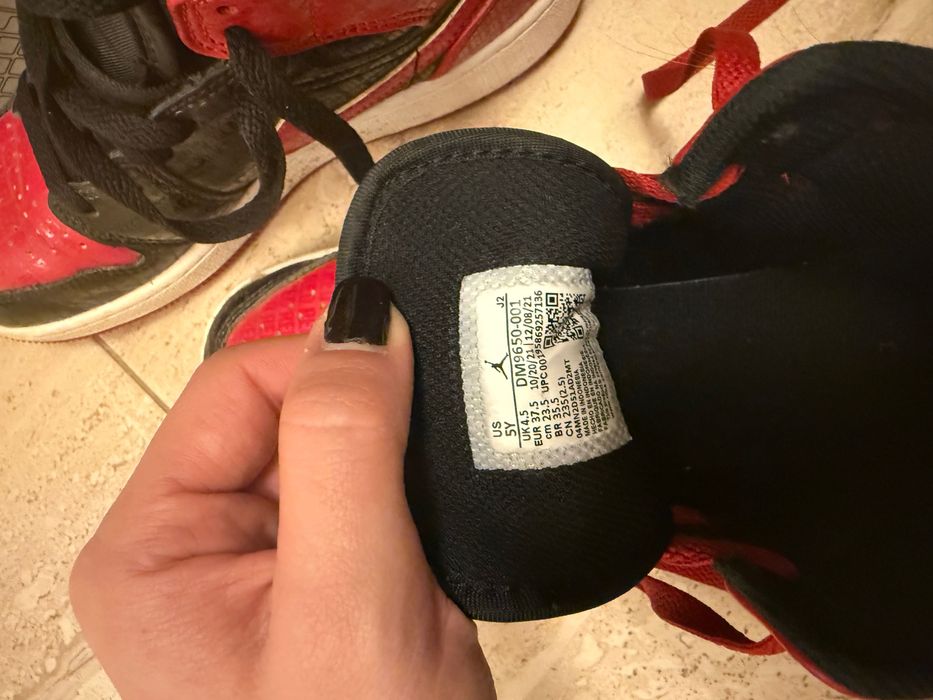 Nike Jordan Mid червено с черно