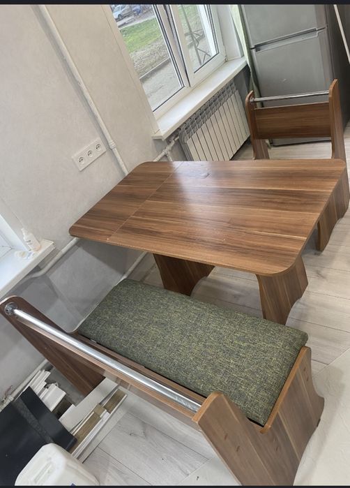 Стол со стульями