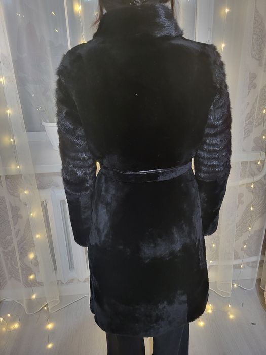 Продам шубу мутонувую