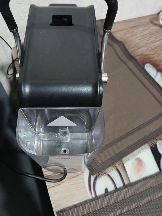 Vând aparat de cafea cu capsule cremesso