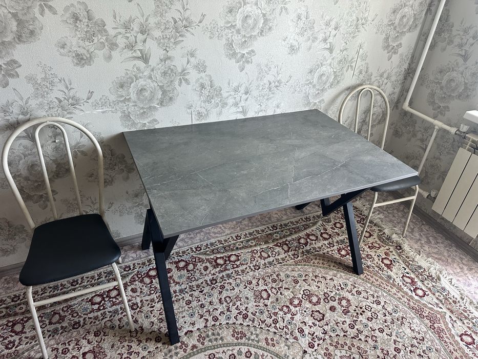 Продам кухонный стол