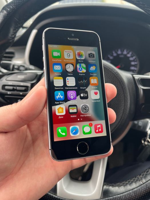 Айфон SE 32гб черный