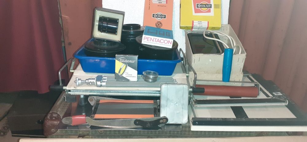 Продава стари  фотоапарати и 2 бр. фотоувеличители с напълно оборудва