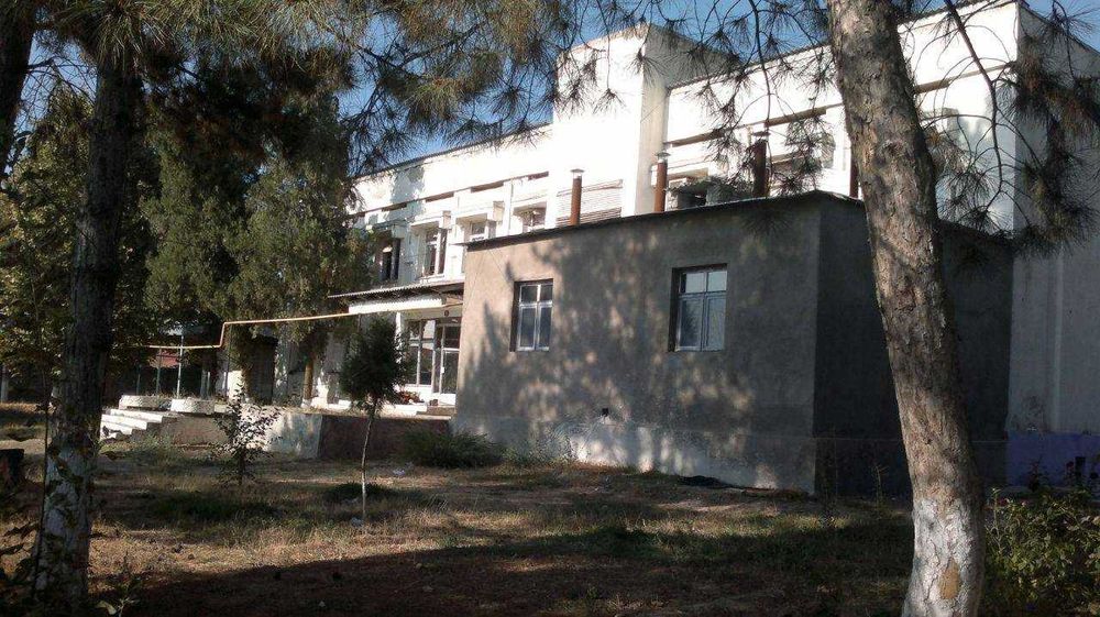 От ипподрома 26км по М39. Продам 3 уровневое здание на 56 сотках.