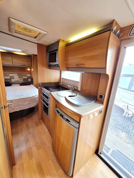 Rulotă Swift Challenger, înmatriculată,pat matrimonial central!