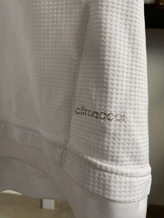 Оригинална тениска на Реал Мадрид S пасва и за М - Супер цена!