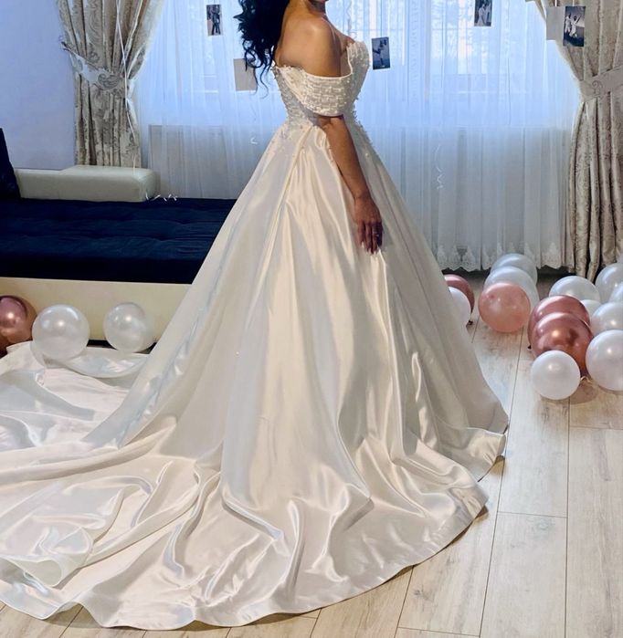 Rochie de mireasa unicat - satin premium , perle si cristale . Model atelier Turcia