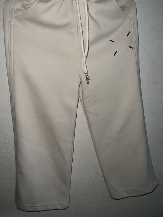 Костюм бежевый размер 130