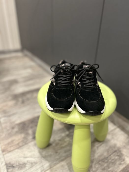 Продам кросовки женские новый