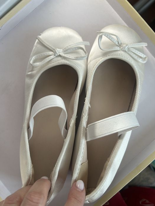 Продам балетки атласные