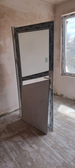 Продавам чисто нова алуминиева врата