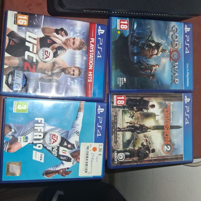 Ps4 în stare buna  și la schimb