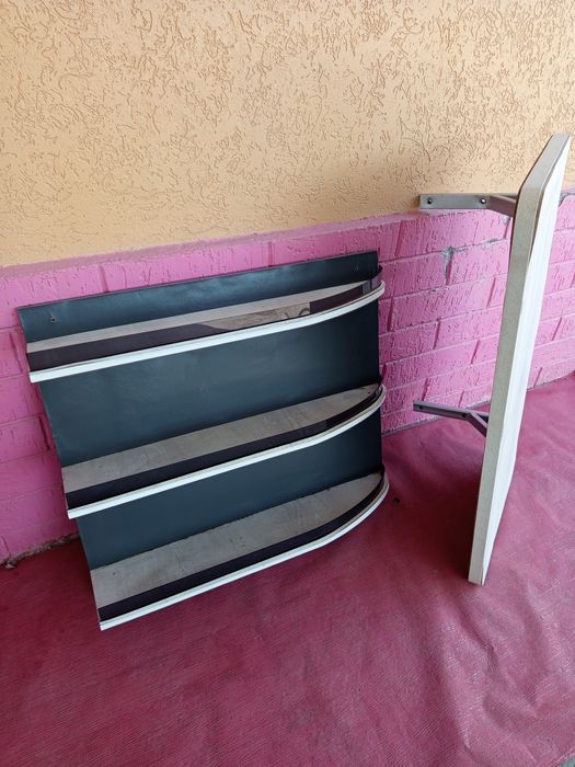 Продам ( полка навесная и столик ) .