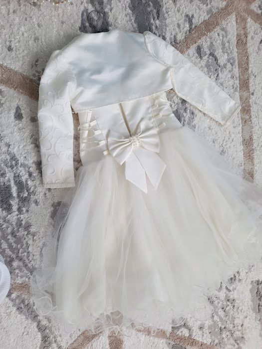 Продам белое платье на 4-5 лет